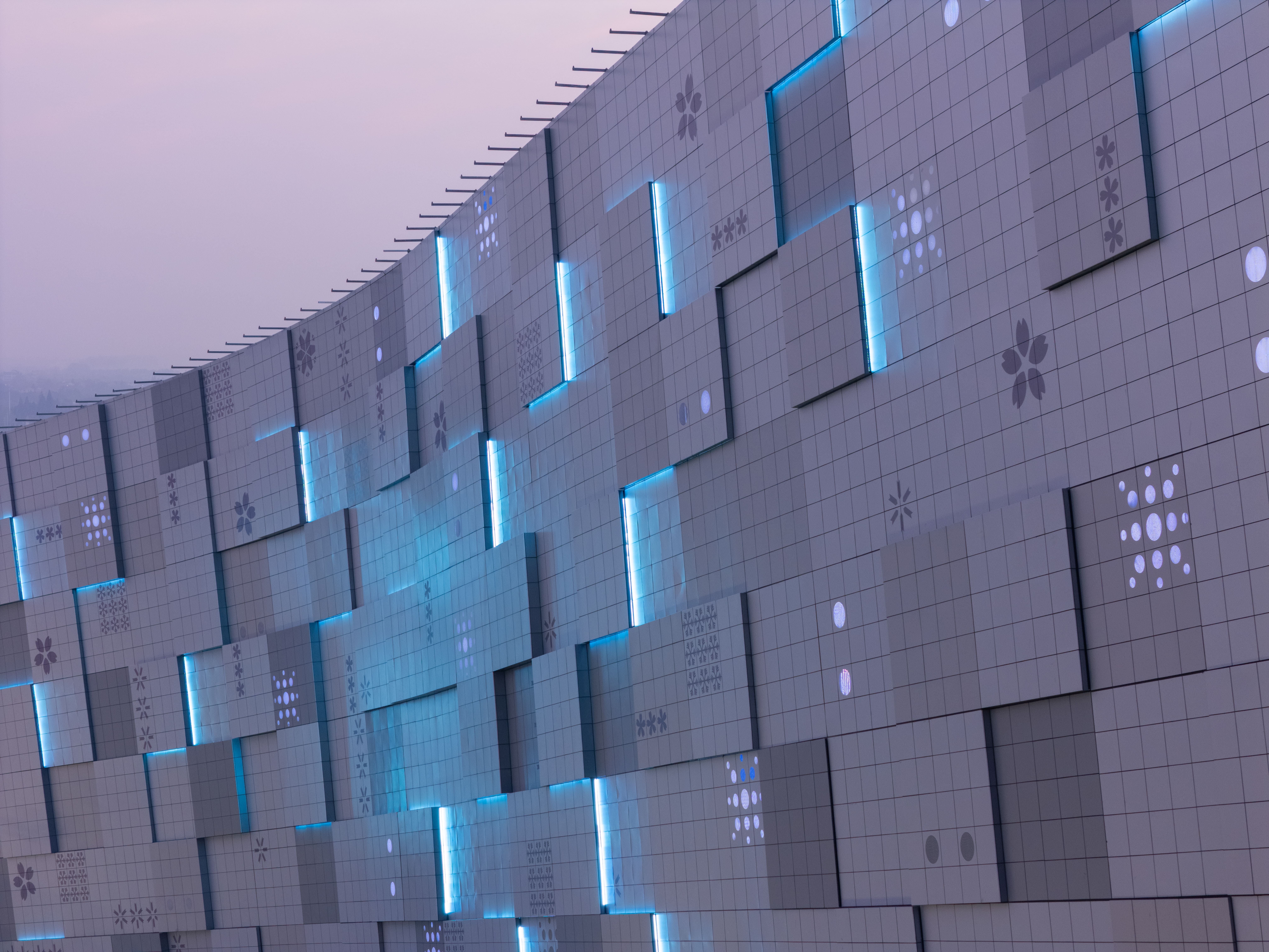 抽象山形語彙營造沉浸式體驗感。