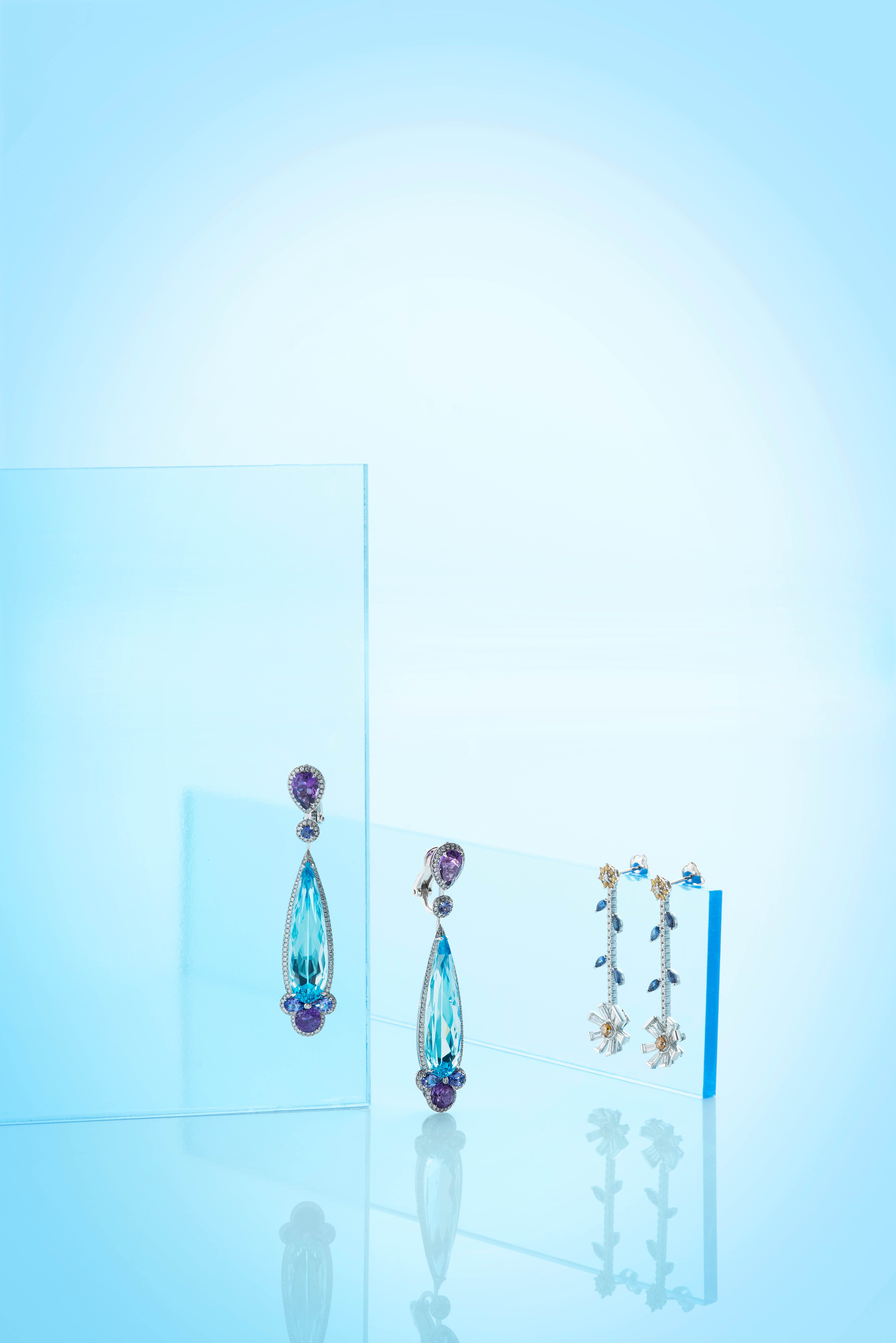 Temptation 系列耳環，主石拓帕石，CHOPARD。 Opulence 耳環，鉑金鑲嵌鑽石、黃鑽與藍寶石，TASAKI。