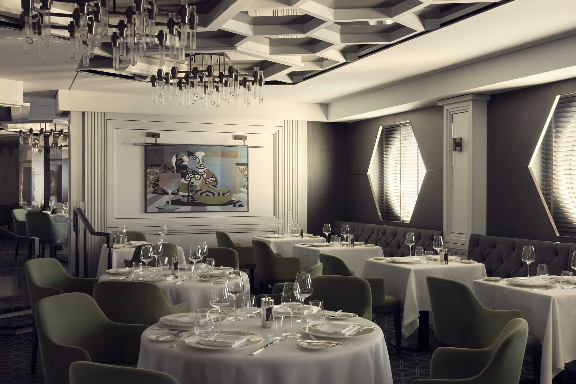 EXPLORA I 的 Fil Rouge 餐廳，提供有跨越不同文化、風味和故事的精緻料理。 （ Photograph by Toby Mitchell ）