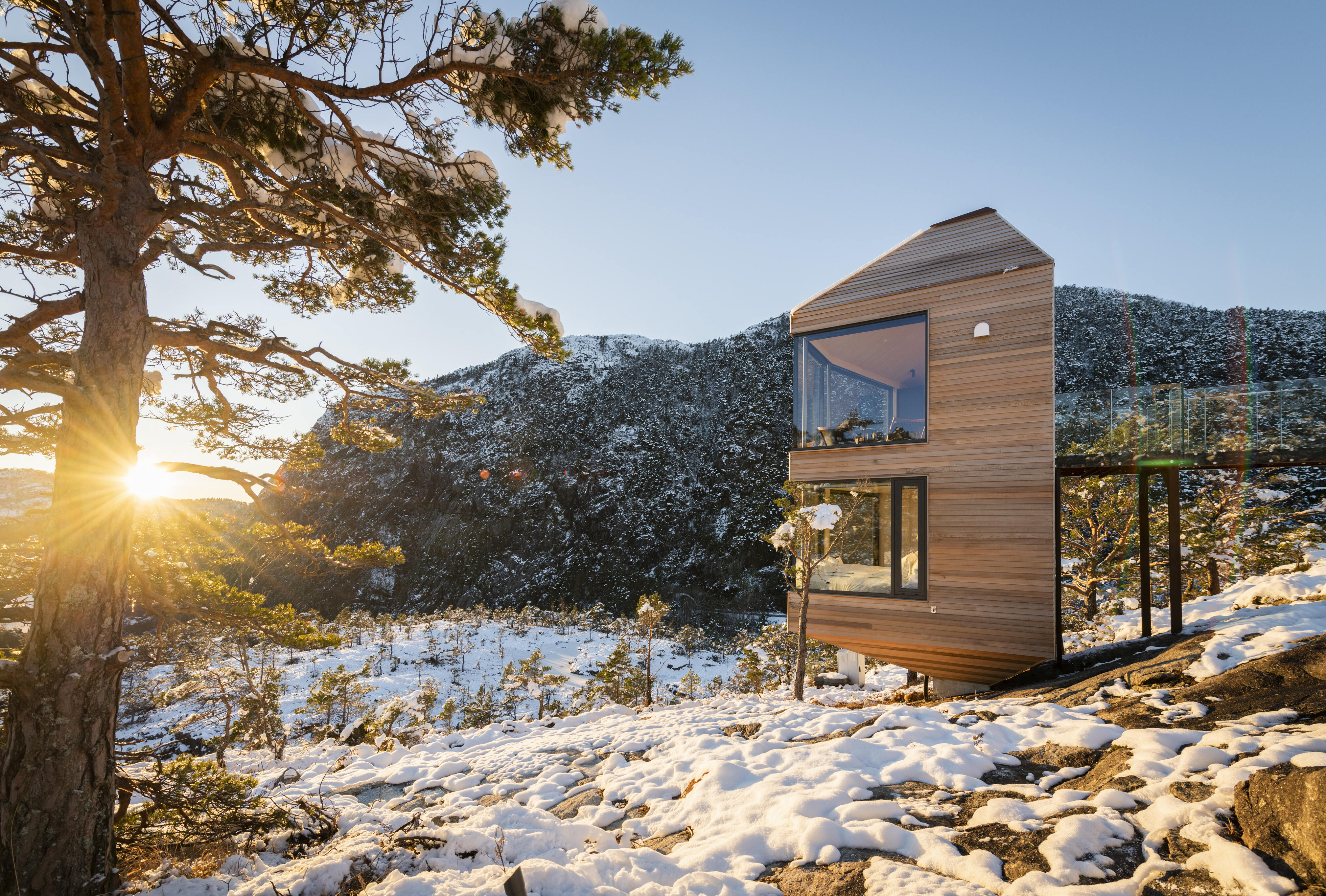 SANCTUARY REIMAGINED：The Bolder 避世建築新維度 - 懸浮於峽灣之巔的岩石觀察室