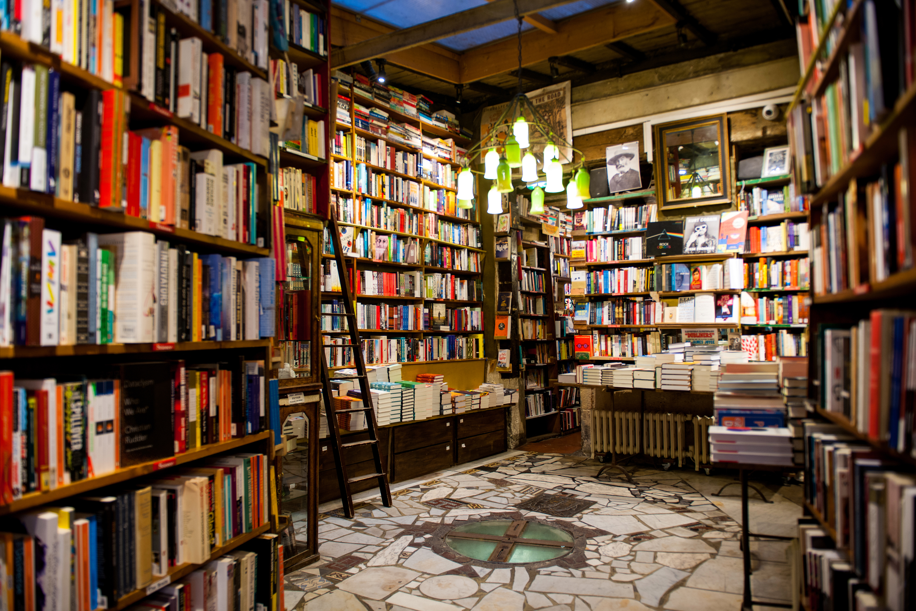 BOOKSTORES : BACK TO THE FUTURE, FORWARD INTO HISTORY: ShakEspeare & Company 當代最美書店風華 - 最浪漫的文青書店