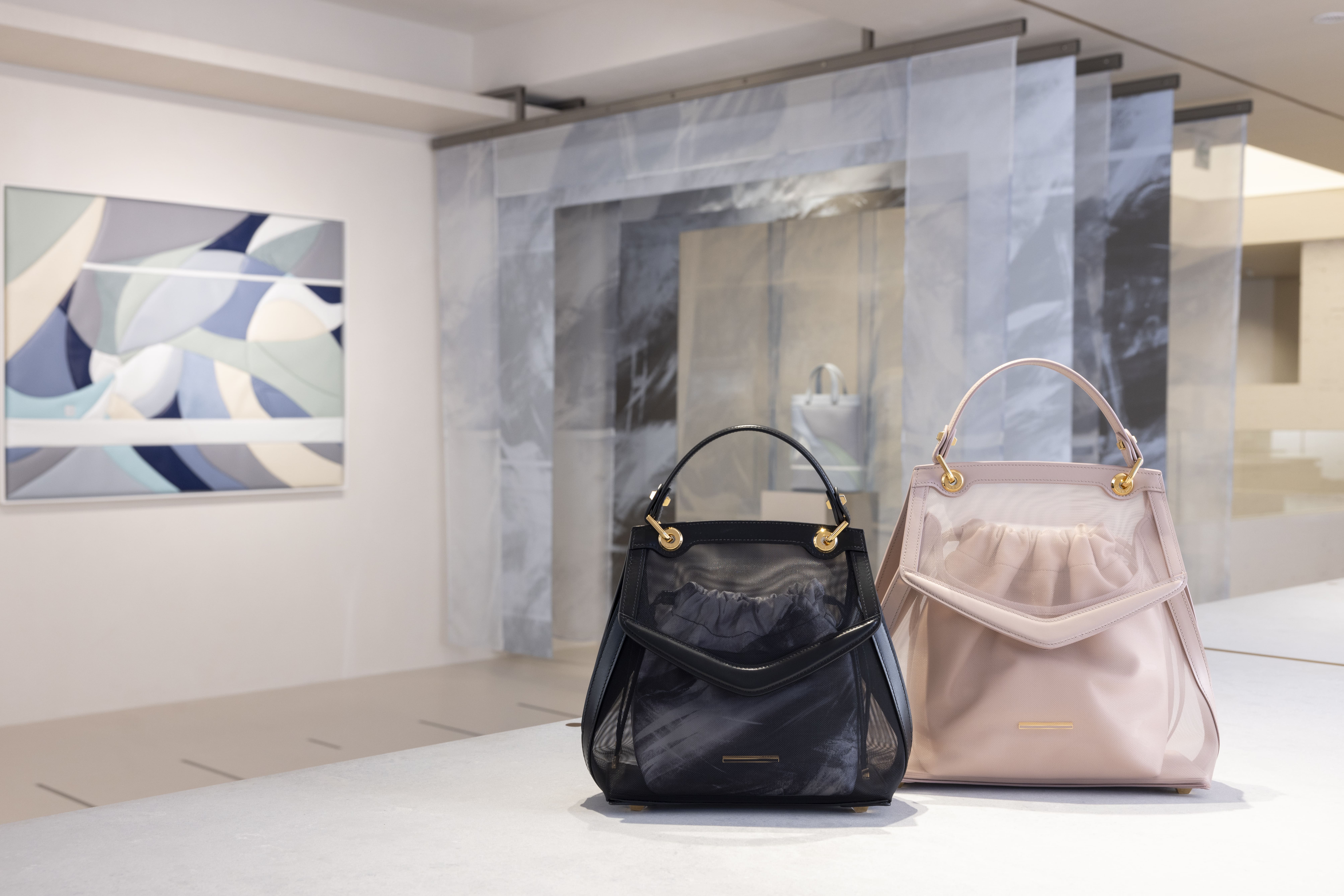 台北藝術概念店限定包款紗影情書包。