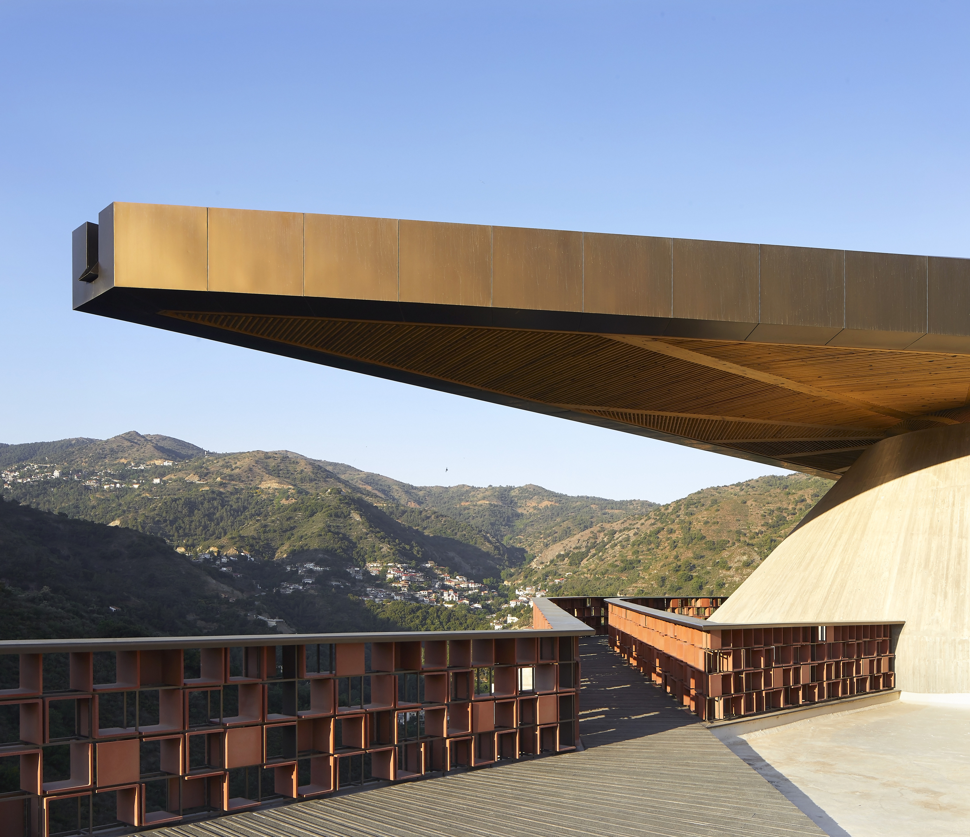 Incredible Winery Architecture：LAMPADISTIS WINE DISTILLERY 世界酒莊建築巡禮 - 幾何結構交融的現代酒莊