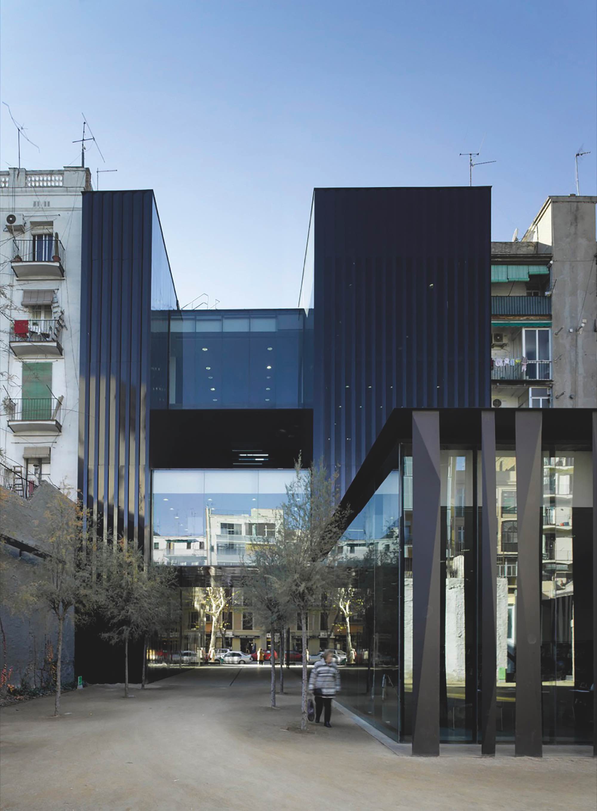 TOP 10 LIBRARIES OF THE YEAR: Sant Antoni-Joan Oliver 全球風格圖書館 - 一座微型城市