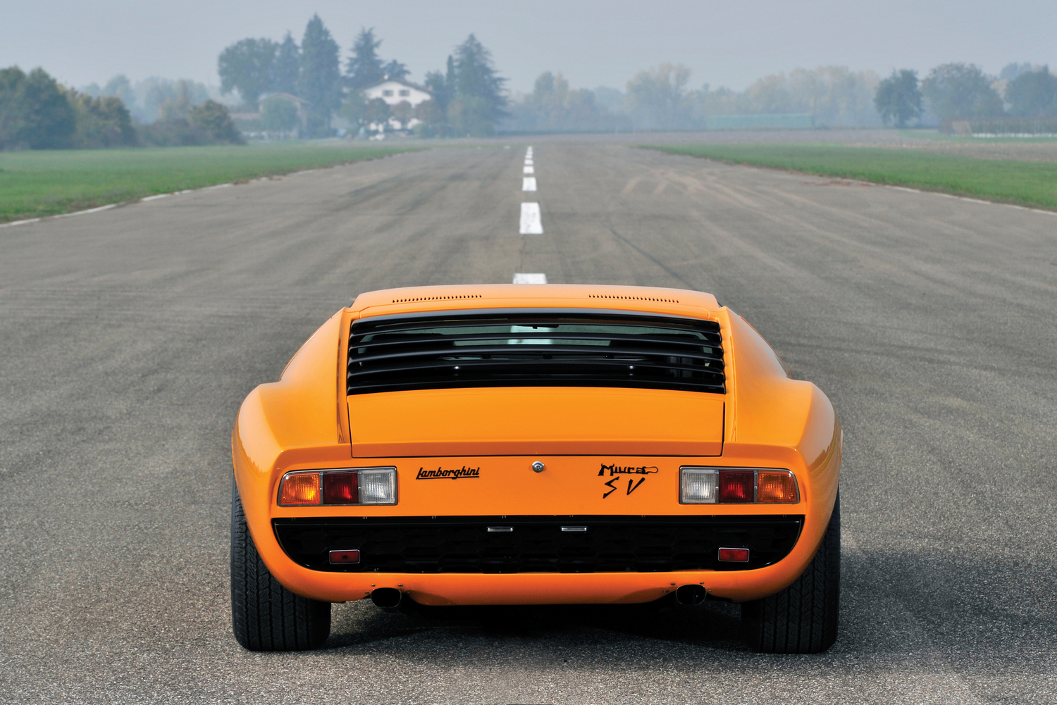 Lamborghini Miura SV 中置引擎的架構，當時在高階跑車上是相當大膽的創舉，於今日已成為主流設定。