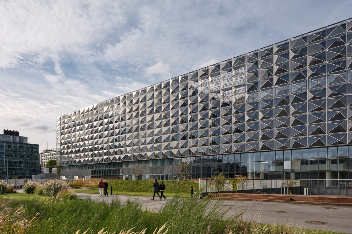 序寫當代學域新紀元 - 跨學科共享的像素地標