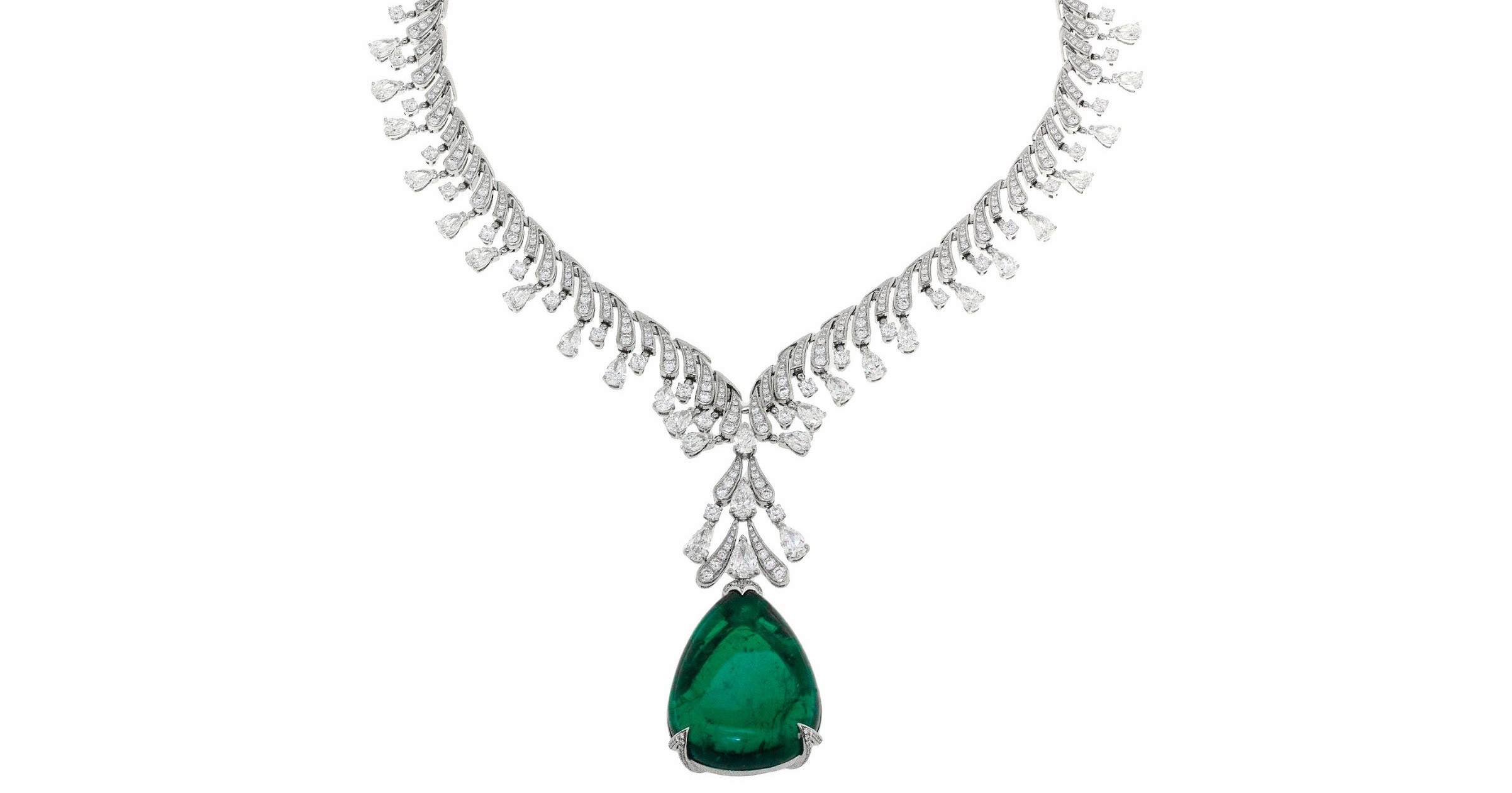 羅馬一景一物是寶格麗目光永遠流連的焦點。街道中的紀念碑、馬賽克磚、雕塑經過簡化昇華後，成為象徵寶格麗精神的輝煌符碼，亦是不可或缺的經典元素。