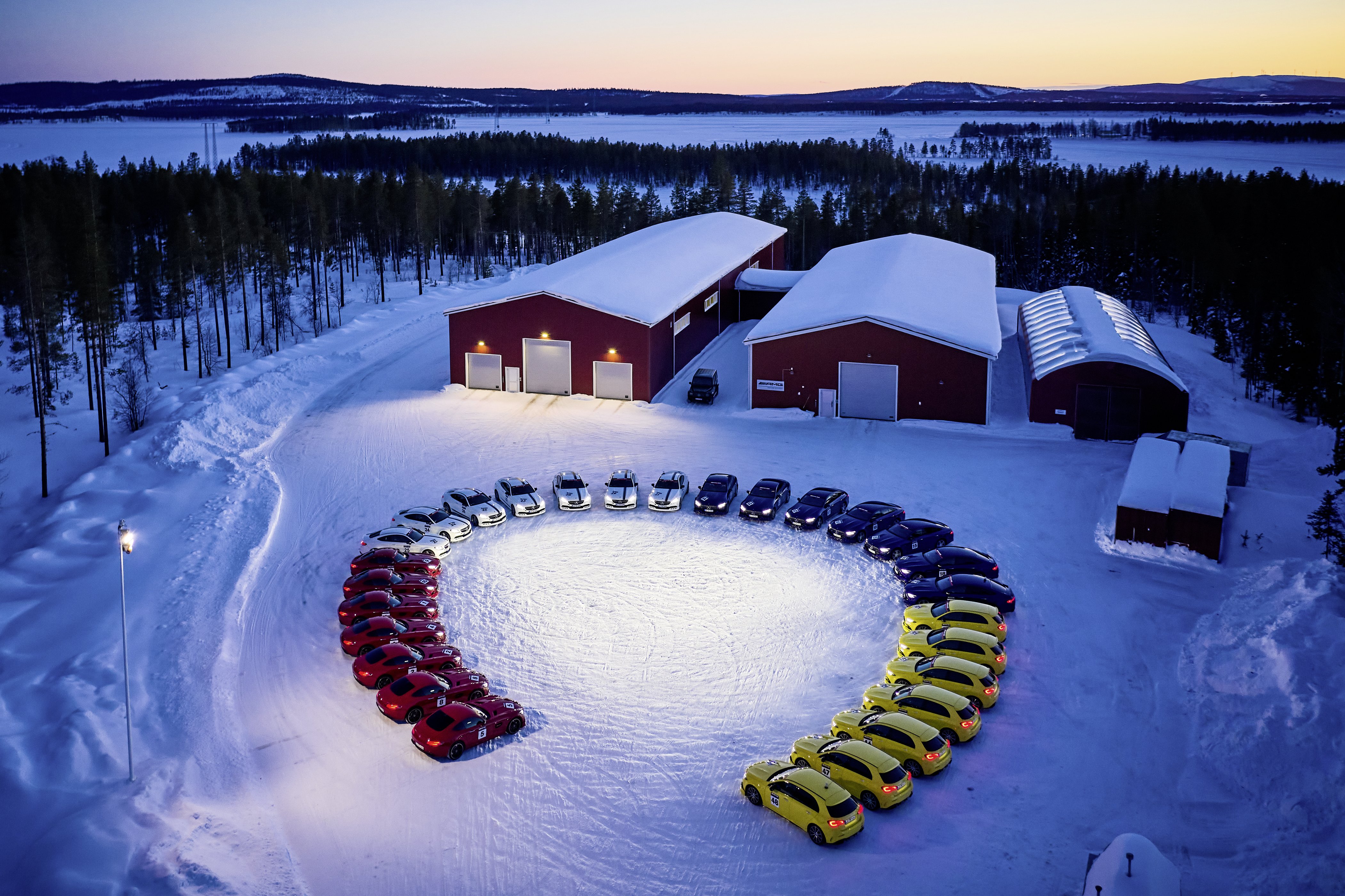 雪地駕駛課程除了可以提升技術，過程中也能夠結交同好與車友。