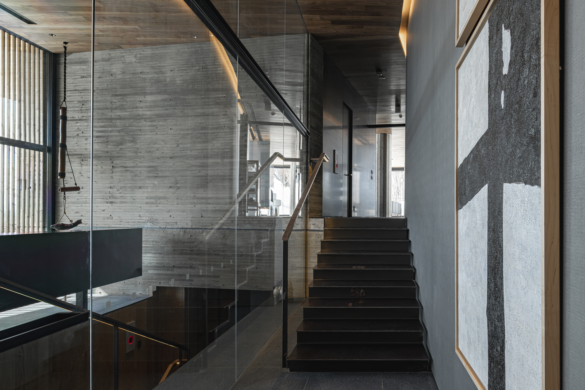 使用本地的質樸材料，落實環保，同時更與簡約設計語彙相得益彰。